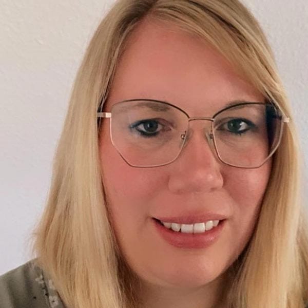 melanie janzen 25 26